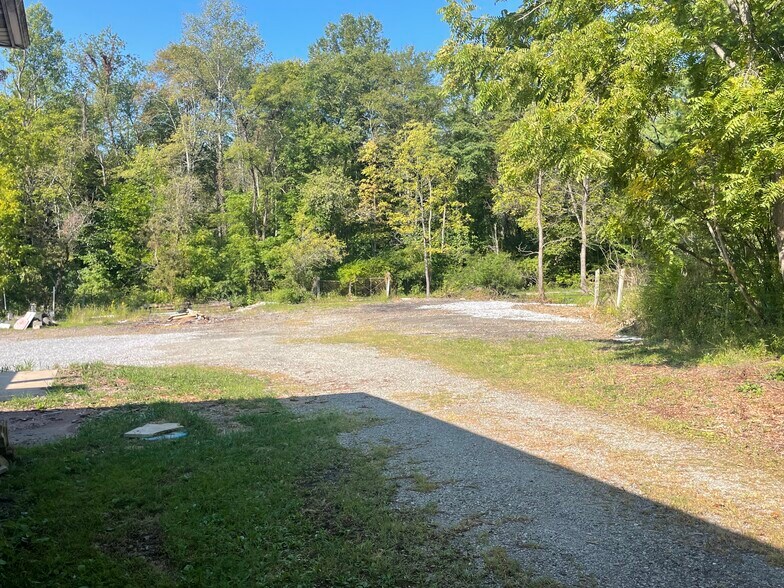 More Photos Of 423 Wilpen Rd, Ligonier Auto Repair For Sale