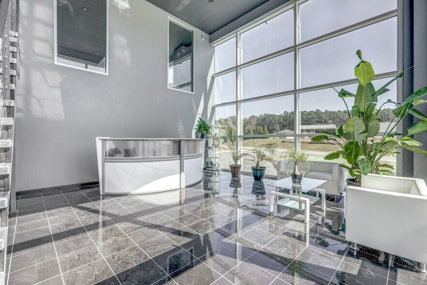 More Photos Of 48 Zion Station Ct, Troy Warehouse For Lease