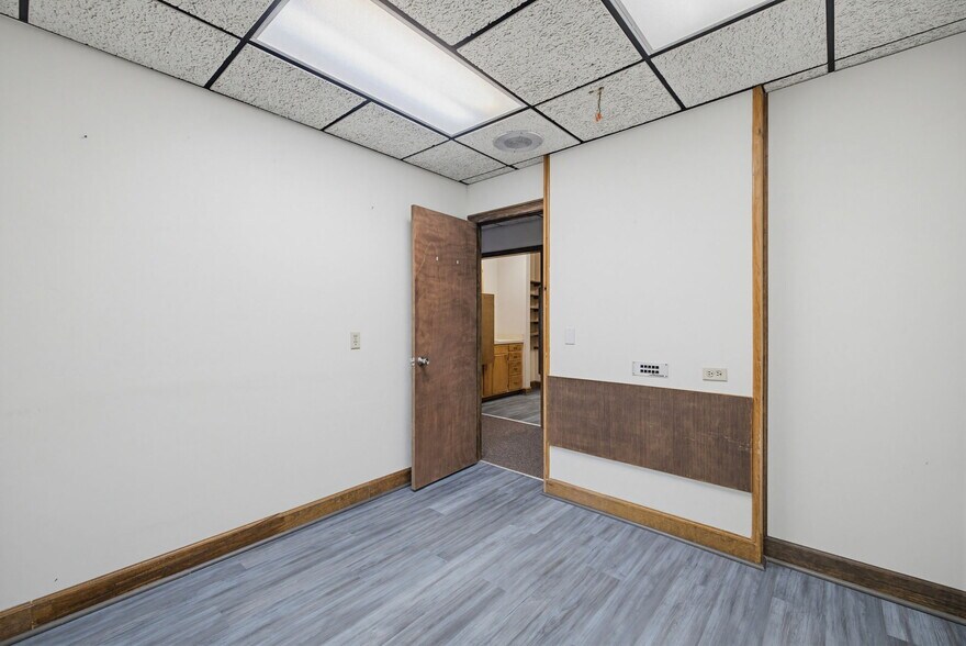 More Photos Of 114 S Park Ter, Eden Medical For Sale