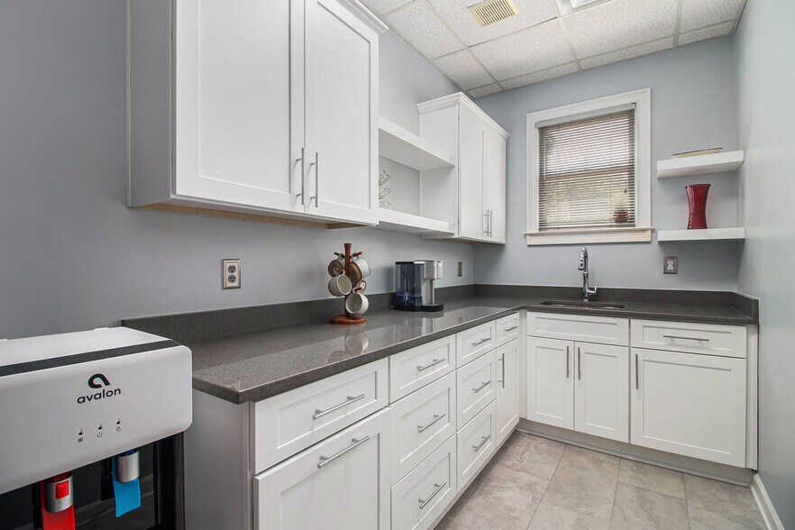 More Photos Of 1580 Warsaw Rd, Roswell Office For Sale