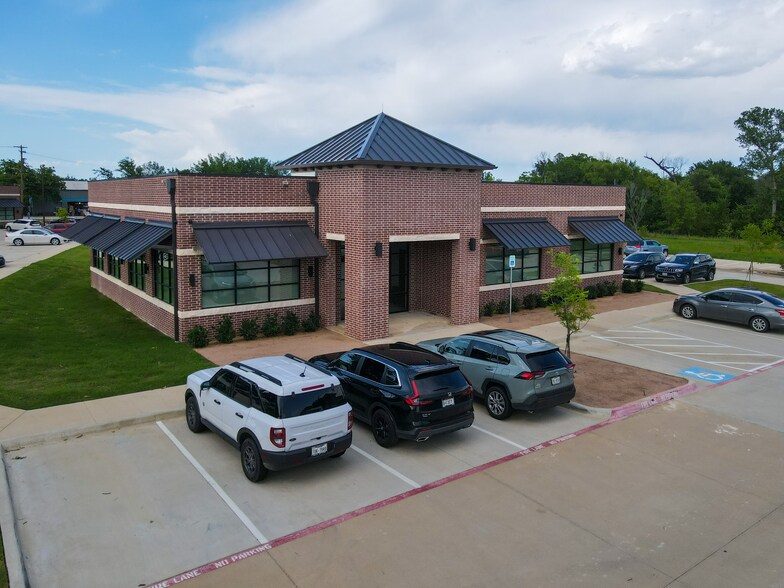 More Photos Of 2411-2421 Fort Worth Dr, Denton Medical For Lease
