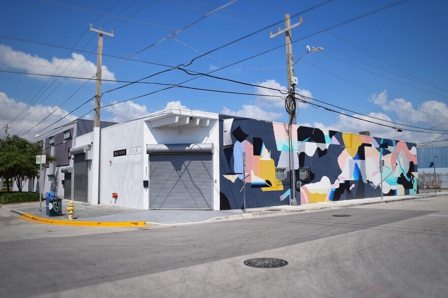 More Photos Of 301-311 NW 28th St, Miami Showroom For Lease