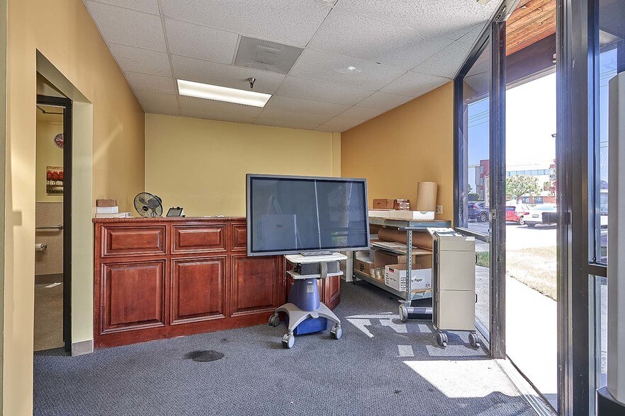 More Photos Of 1115 S Placentia Ave, Fullerton Light Manufacturing For Sale