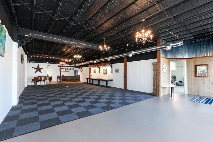 More Photos Of 11 N Sage St, Toccoa Freestanding For Lease