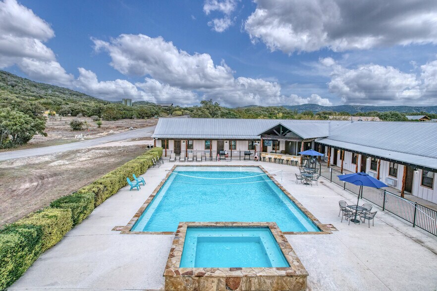 More Photos Of 16 Mountain Laurel Ln, Concan Hospitality For Sale