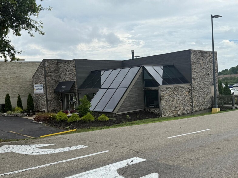 More Photos Of 7292 Kenwood Rd, Cincinnati Freestanding For Sale