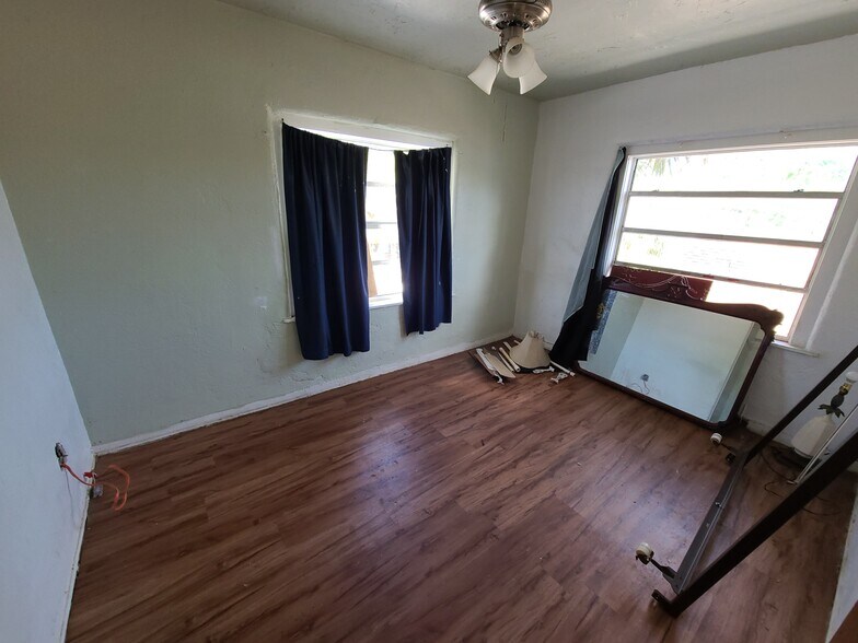 More Photos Of 330 Madison Ave, Daytona Beach Bar For Sale