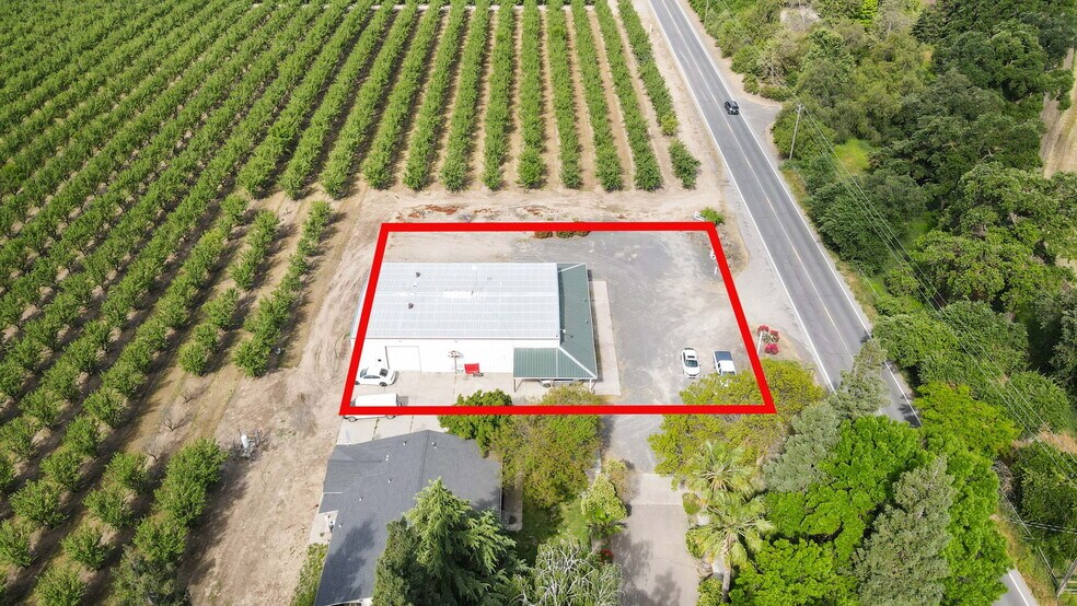 More Photos Of 2618 Ladd Rd, Modesto Showroom For Lease