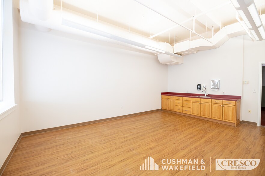 More Photos Of 1515 W 29th St, Cleveland Office For Lease