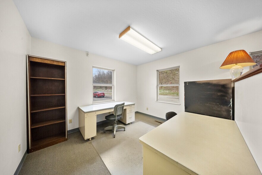 More Photos Of 100 Armco Rd, Ashland Manufacturing For Lease