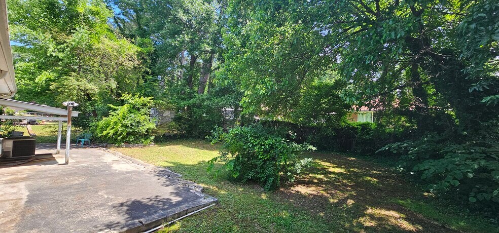 More Photos Of 3223 Shallowford Rd, Atlanta Office For Lease