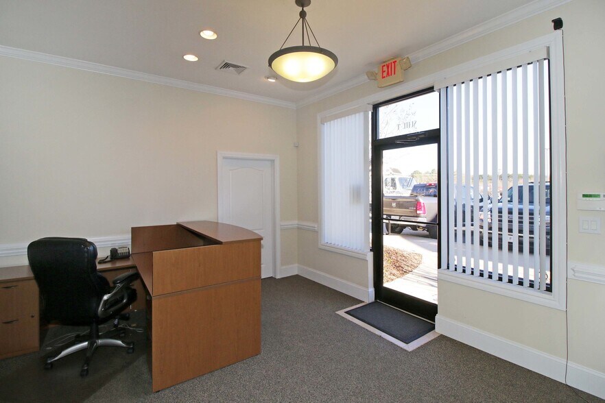 More Photos Of 124 E Plaza Dr, Mooresville Office For Lease