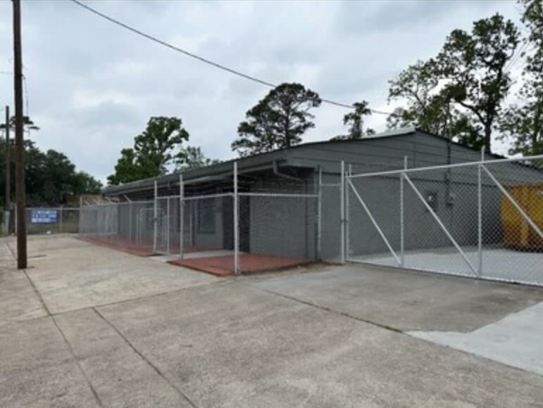 More Photos Of 7001 Weaver Rd, Houston Manufacturing For Lease