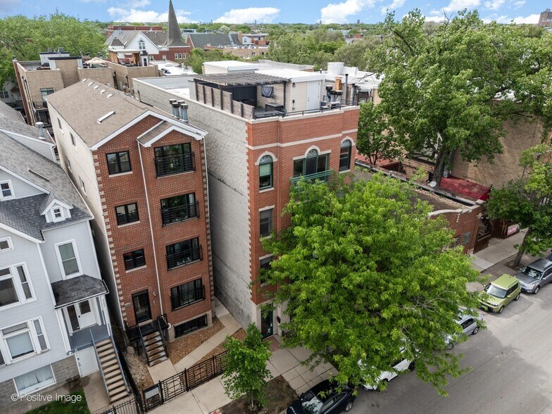 More Photos Of 3248 N Sheffield Ave, Chicago Storefront Retail Residential For Sale