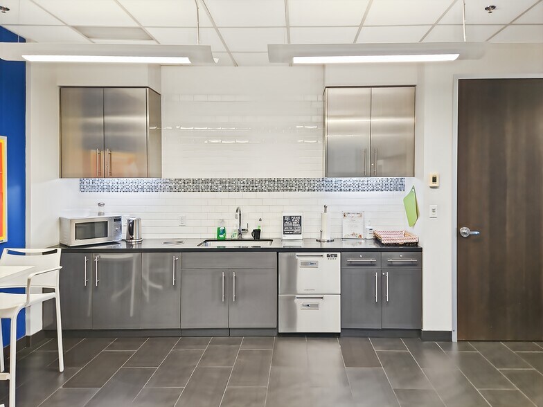 More Photos Of 1321-1325 Blanshard St, Victoria Coworking Space