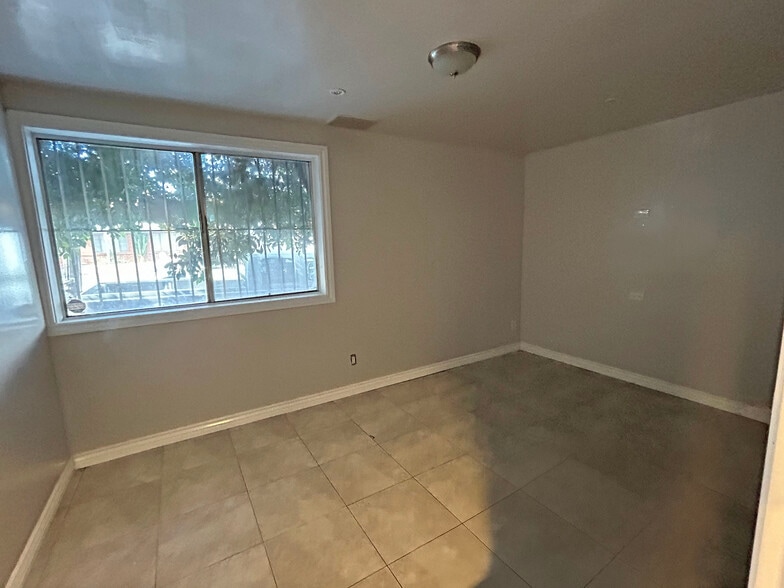 More Photos Of 7646 Densmore Ave, Van Nuys Warehouse For Lease