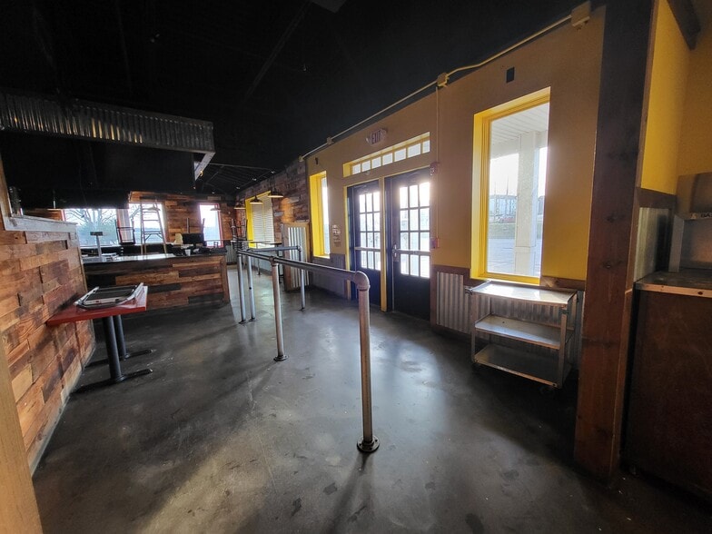 More Photos Of 3607 S Range Line Rd, Joplin Restaurant For Lease