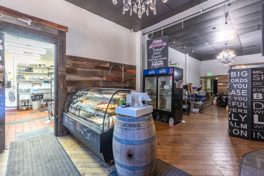 More Photos Of 835-837 Texas St, Fairfield Storefront For Lease