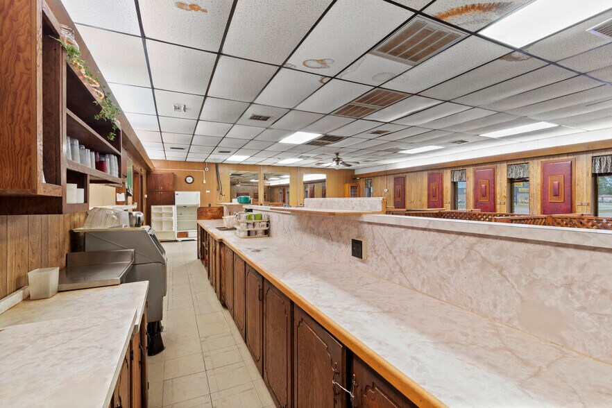 More Photos Of 911 N Broadway Ave, Ada Restaurant For Sale