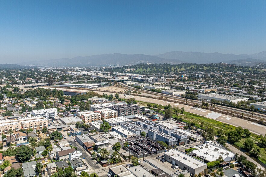 More Photos Of 3014 N Coolidge Ave, Los Angeles Warehouse For Sale