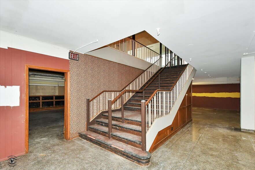 More Photos Of 800 La Salle St, Ottawa Office For Sale