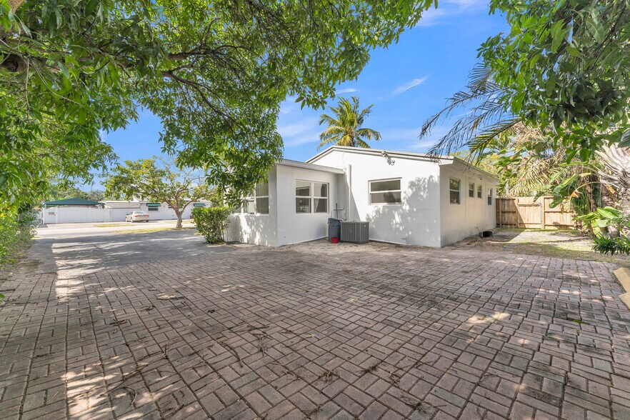 More Photos Of 5820 Sheridan St, Hollywood Office For Sale