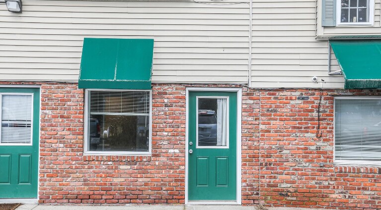 More Photos Of 146 S Country Rd, Bellport Village Storefront Retail Residential For Lease