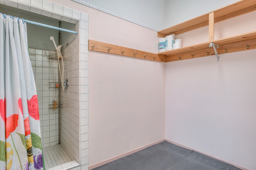 More Photos Of 502 NE Revere Ave, Bend Specialty For Sale