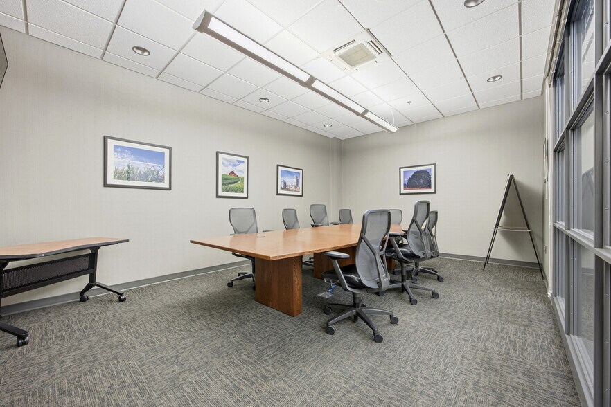 More Photos Of 644 E Beaton Dr, West Fargo Office For Lease