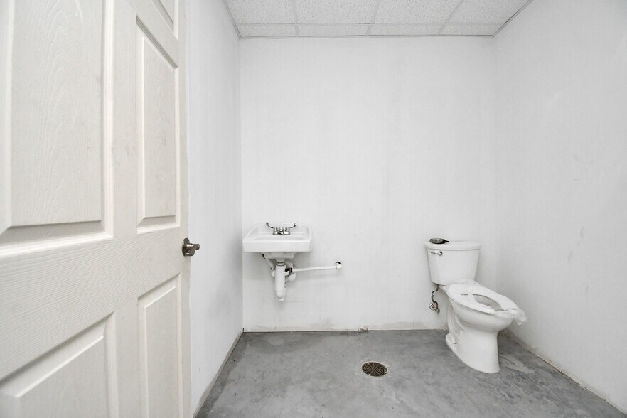 More Photos Of 1227 Grand West Blvd, Katy Coworking Space