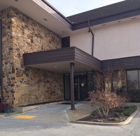 More Photos Of 401 E Broadway St, Sand Springs Office For Lease
