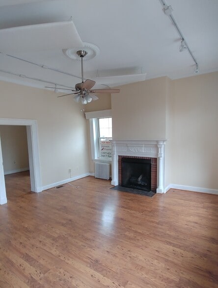 More Photos Of 11 W Market St, Leesburg Medical For Lease