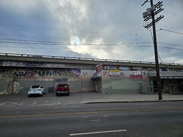 Primary Photo Of 590 E 16th St, Los Angeles Manufacturing For Lease