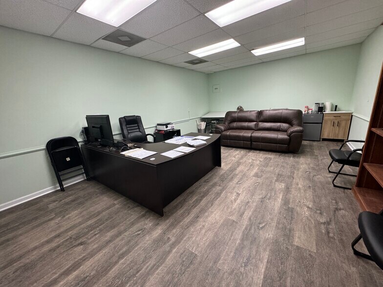 More Photos Of 130 Piper Ln, Salisbury Warehouse For Sale