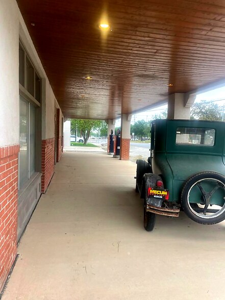 More Photos Of 105 Loop 539 W, Cibolo Freestanding For Sale