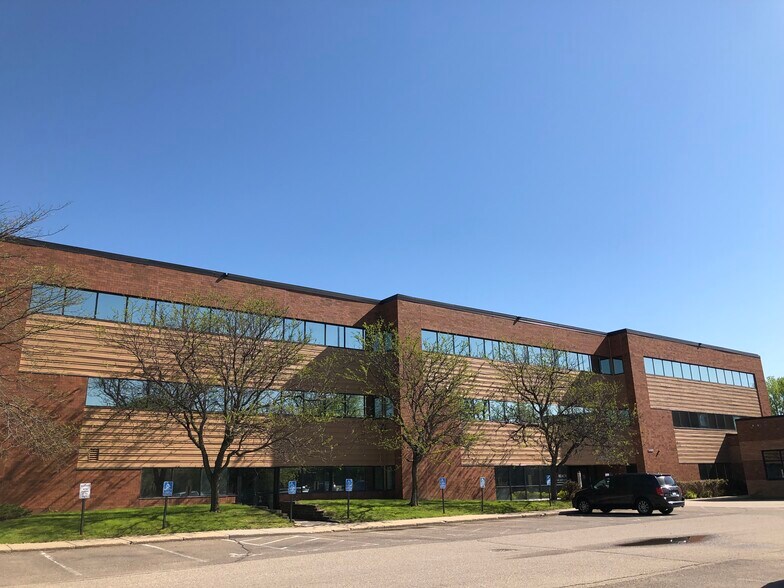 More Photos Of 3490 N Lexington Ave, Shoreview Office For Lease