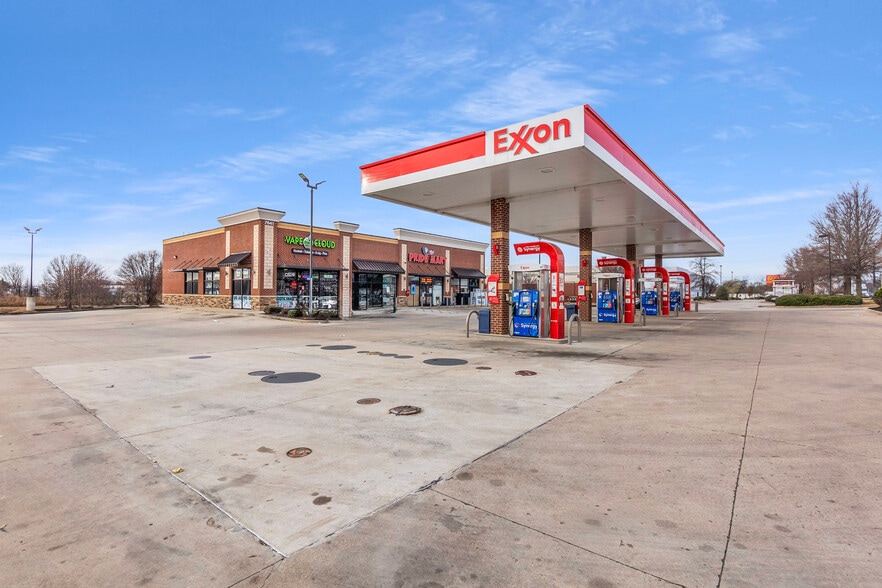 More Photos Of 7641 Hacks Cross Rd, Olive Branch Service Station For Sale
