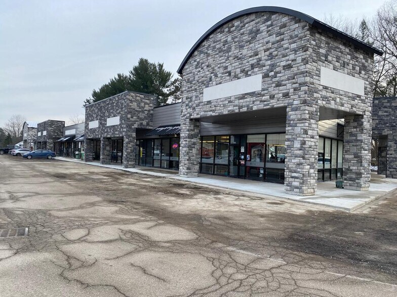 More Photos Of 8533-8559 E Washington St, Chagrin Falls Unknown For Lease