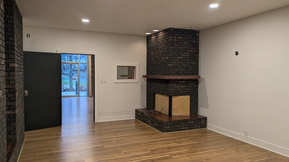 More Photos Of 3 Towanda Service Rd, Bloomington Flex For Sale