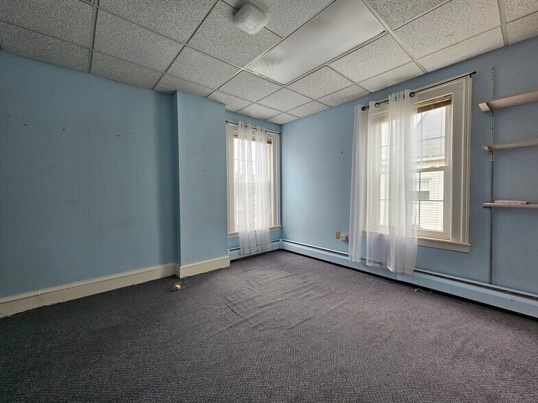 More Photos Of 103 S Main St, Middletown Office For Sale