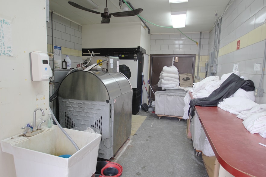 More Photos Of 2137 E Lincoln Way, Wooster Hotel For Sale