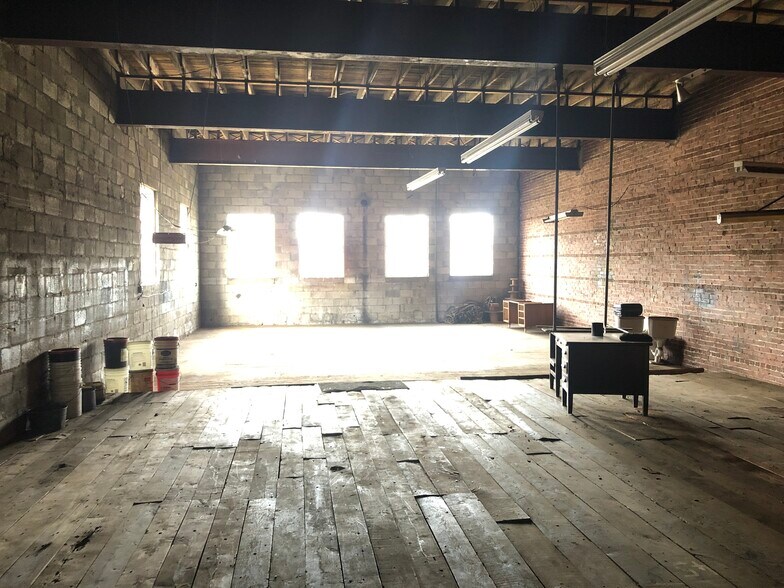 More Photos Of 6 1st Ave NW, Hickory General Retail For Lease