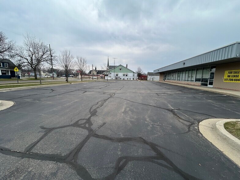 More Photos Of 826 N Martin Luther King Jr Dr, Jackson Freestanding For Sale