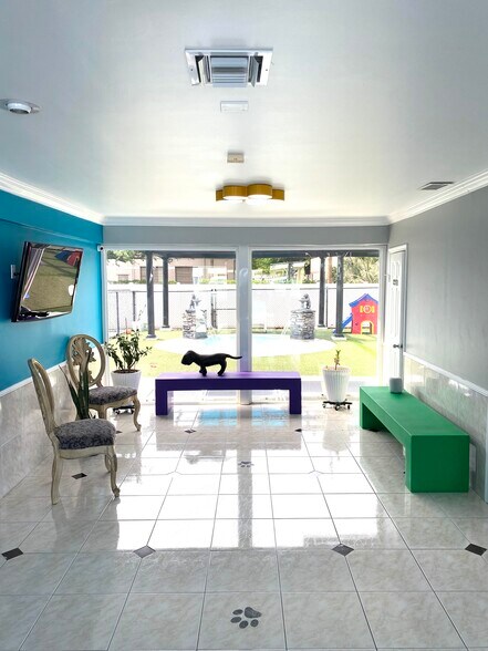 More Photos Of 3910 NW 49th St, Tamarac Veterinarian Kennel For Sale