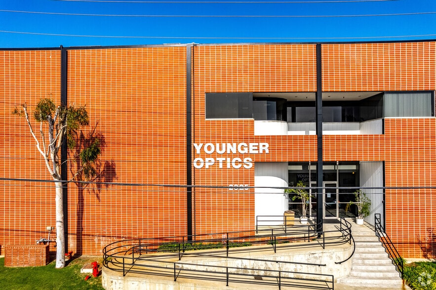 More Photos Of 2925-2931 California St, Torrance Manufacturing For Lease