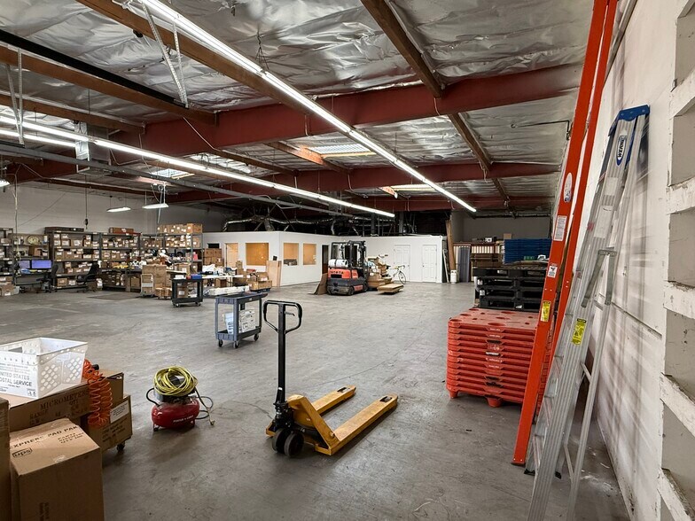 More Photos Of 13227 San Fernando Rd, Rancho Cascades Warehouse For Lease