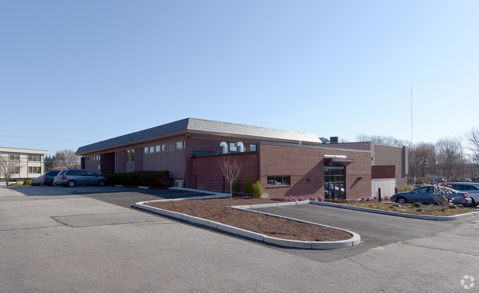 More Photos Of 1525 Wampanoag Trl, East Providence Medical For Lease