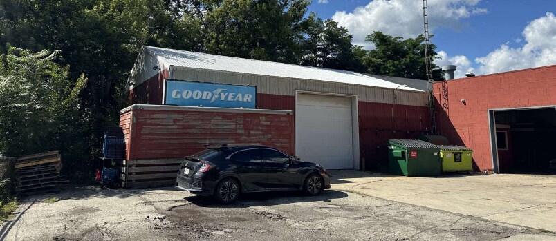 Primary Photo Of 17871 Janesville Rd, Muskego Auto Repair For Lease