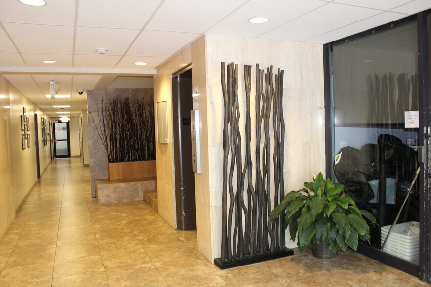 More Photos Of 915 NE 125th St, Miami Medical For Lease