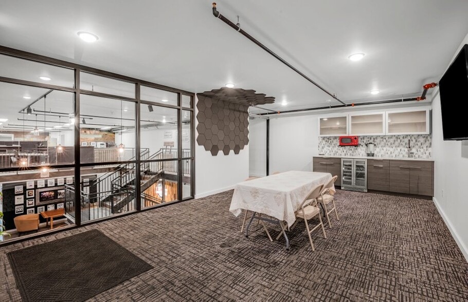 More Photos Of 810 N Lilac Dr, Golden Valley Loft Creative Space For Sale